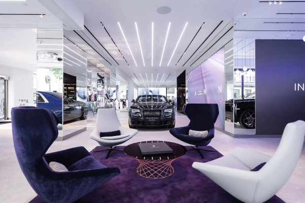 В Варшаве из-за бума спроса откроют автохаб для миллионеров: Rolls-Royce, Aston Martin и McLaren