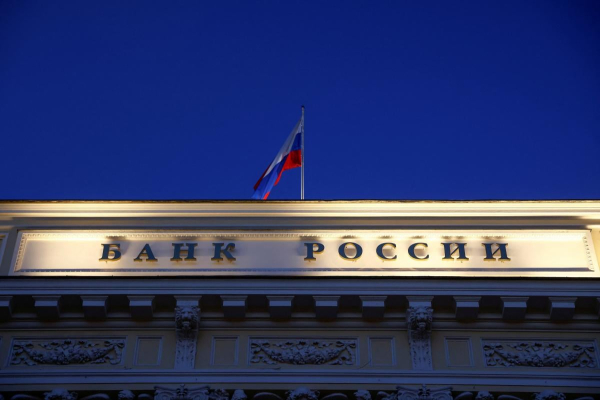 Центробанк Росії різко знизив процентну ставку, але ситуація в економіці катастрофічна