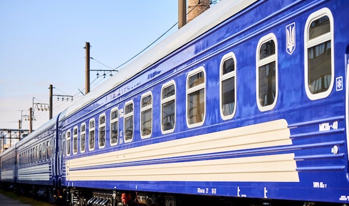 Укрзалізниця змінює маршрути після нічної атаки РФ: де виникли затримки 7 березня 2026