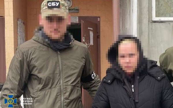 У Києві продавчиню магазину підозрюють у корегування атак на ОПК та ТЕЦ столиці