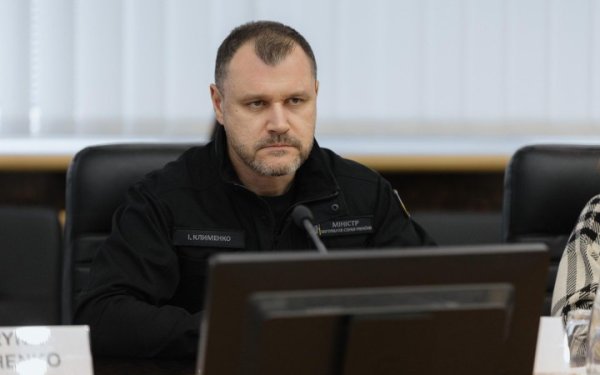 Клименко: є питання до приватної клініки, яка видала дозвіл на зброю “голосіївському стрільцю”