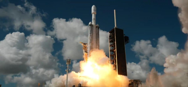 Вперше з 2024 року: США запустили гігантську надважку ракету Falcon Heavy (відео)