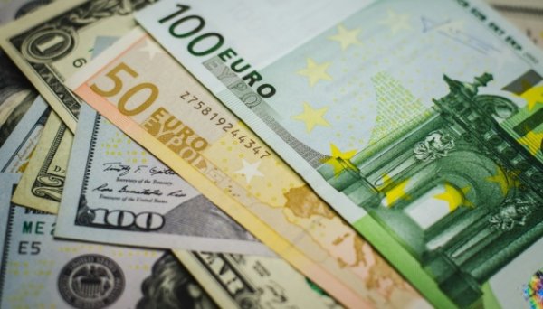 Долар та євро дешевшають: Нацбанк оголосив курс гривні на 14 квітня