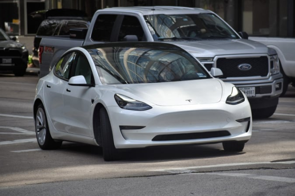 Нидерланды одобрили автопилот Tesla: это открывает путь к рынку ЕС