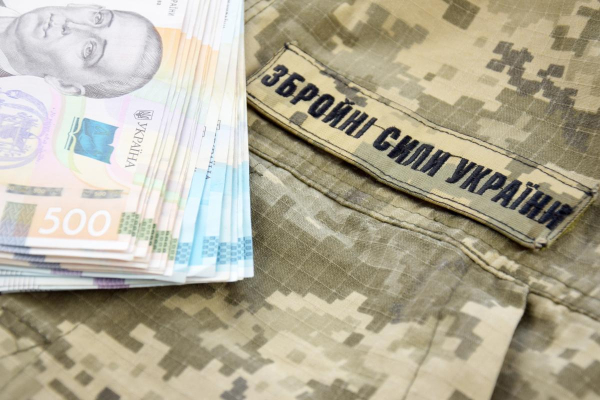 Відступ з Донбасу коштуватиме трильйони, податки для українців зростуть в рази, - експерт