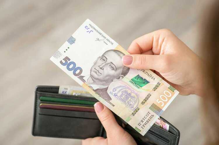 Виплати 1500 грн пенсіонерам і не тільки в Україні: кому дадуть і коли чекати гроші