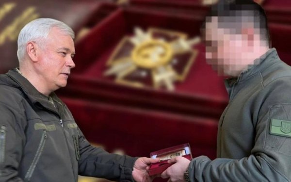 Командувач Повітряних Сил вручив державні нагороди льотчикам F-16, які збивали російські ракети і безпілотники