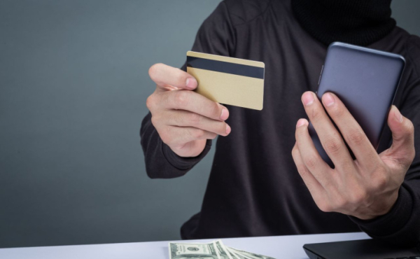 Мошенники атакуют украинцев за рубежом с помощью неактивных SIM-карт