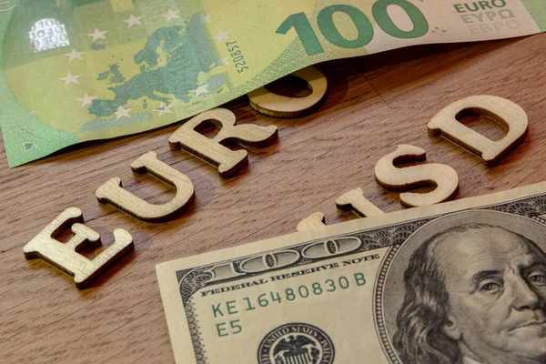 Евро восстанавливается, доллар слабеет: как изменился баланс валют в мире