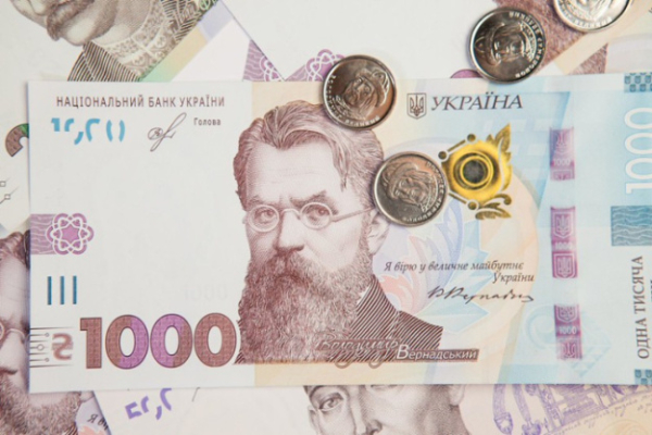 Евро и доллар стремительно упали: НБУ определил курсы валют на четверг