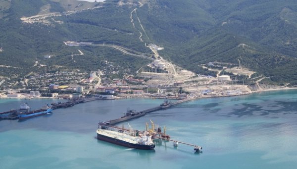 Російський термінал «Шесхаріс» призупинив завантаження нафти після дронової атаки – Reuters
