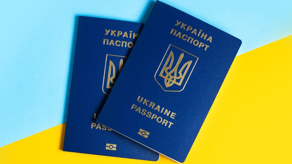 Нові правила перетину кордону України 2026: які закордонні паспорти дітей втратили чинність