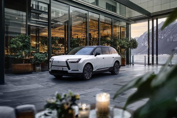 Lexus представила 6-місний електрокросовер зі "звуком" суперкара (фото)