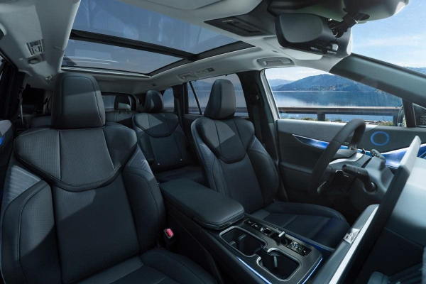 Lexus представила 6-місний електрокросовер зі "звуком" суперкара (фото)