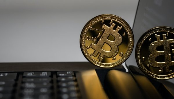 Біткойн опустився нижче 79 000 доларів