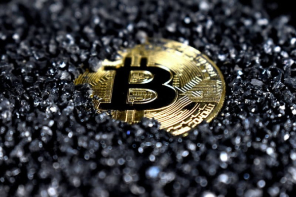 Биткоин упал до $74 000 на фоне оттока капитала из ETF и признаков стагфляции в США