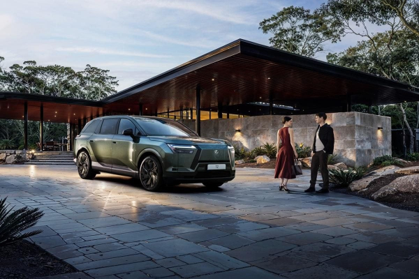 Lexus представила 6-місний електрокросовер зі "звуком" суперкара (фото)