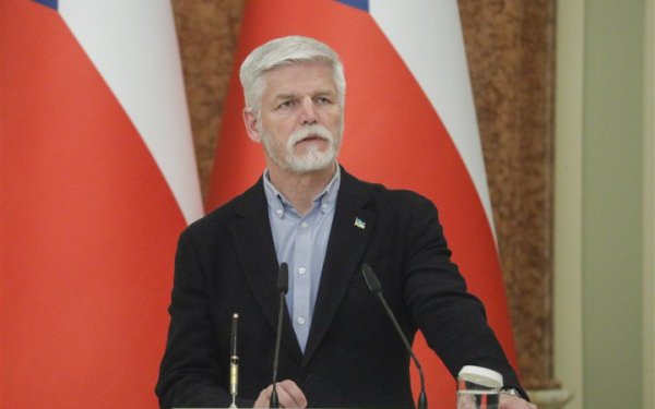 Президент Чехії закликав НАТО “показати зуби” у відповідь на російські провокації