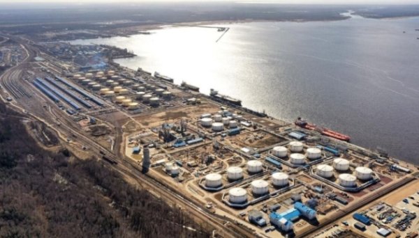 Експорт нафти з РФ за місяць впав на 1,8 мільйона тонн через удари по портах і санкції – Власюк
