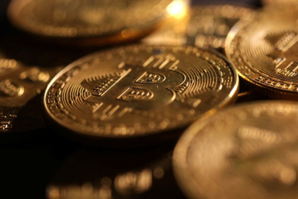 Bitcoin упал ниже $77 тысяч