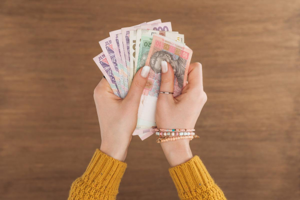 Соціальну допомогу виплачуватимуть по-новому: Рада підтримала законопроєкт