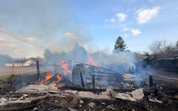 Головне за ніч та ранок неділі, 10 травня: майже 150 боєзіткнень, удари по прикордонню, “перемир’я” по-російськи