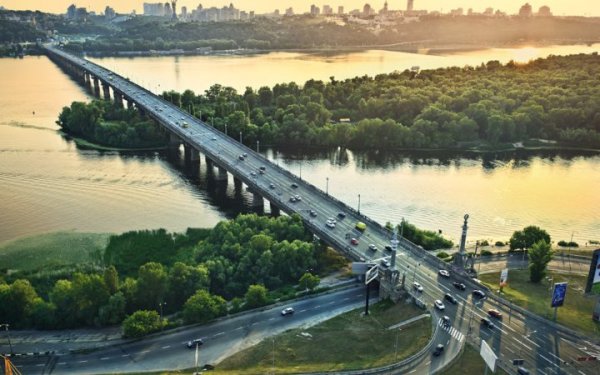 У Києві на мосту Патона обмежать рух через ремонт, – КМДА