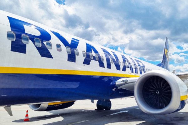 Ryanair увеличит бонус сотрудникам за выявление негабаритного багажа