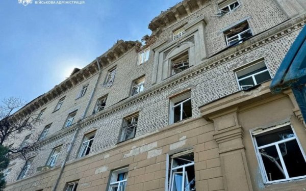 Росіяни пошкодили гуртожиток у Дніпрі, є постраждалі (доповнено)