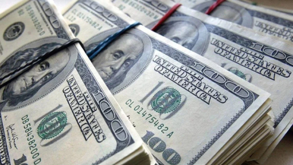 НБУ уже третью неделю подряд продает валюту практически в прежних объемах
