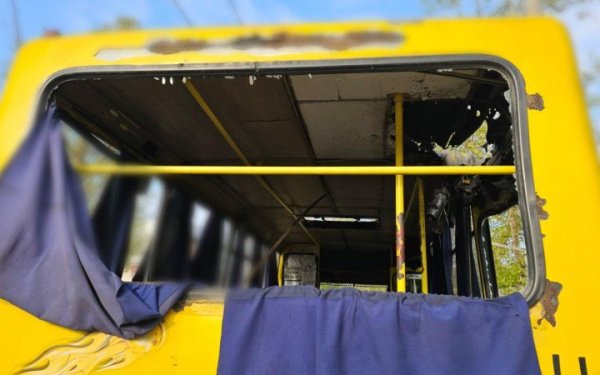 Уранці окупанти атакували дроном маршрутку у Херсоні: є загиблі та поранені (оновлено)