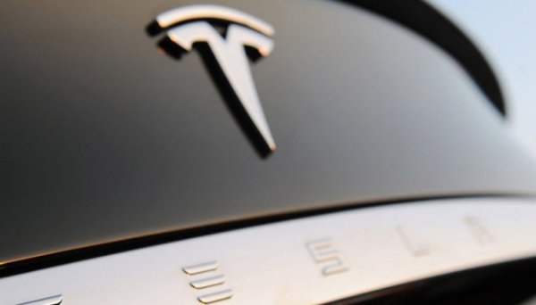 Tesla торік заробила понад $570 мільйонів від продажу своєї продукції SpaceX та хAI
