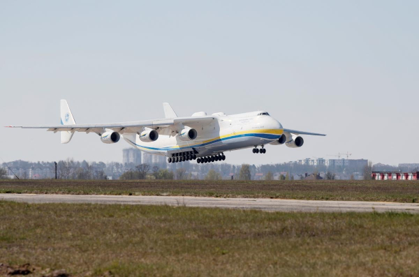 "Слон" у посудній лавці: Росія розробляє найбільший літак у своїй сучасній історії