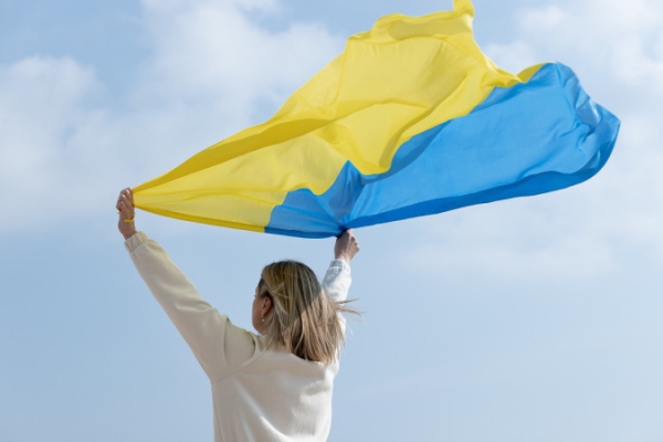 ЕС планирует продлить временную защиту для украинцев до 2028 года, но мужчины под вопросом