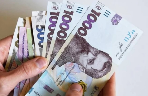 Главное за вторник: Бюджетная декларация на 2027-2029 годы, выплата 10 пенсий и падение гривны