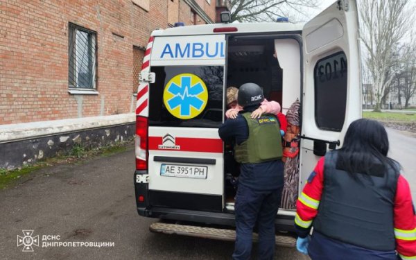 “Білі Янголи” евакуювали ще чотирьох мешканців Нікополя з-під постійних обстрілів