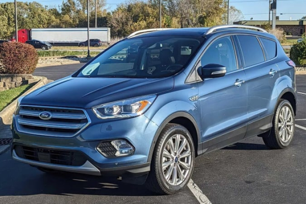 Украинцы стали меньше покупать подержанные автомобили из США: какие модели выбирали в мае
