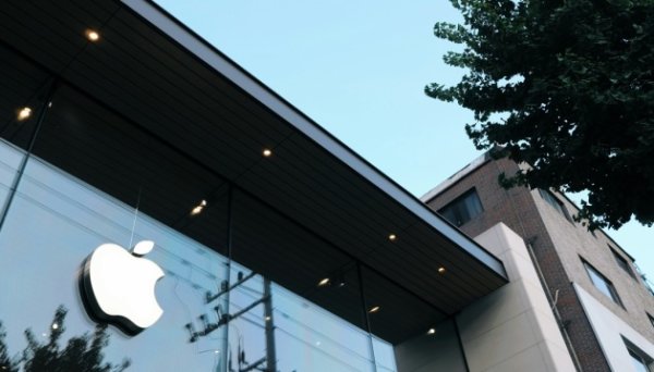 Apple прибрала з магазину додатків російський месенджер Max