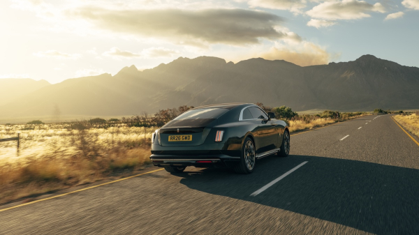 Rolls-Royce обновил электрическое купе Spectre: увеличен запас хода и мощность (фото)