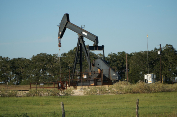 Цена нефти Brent впервые за три месяца опустилась ниже $80