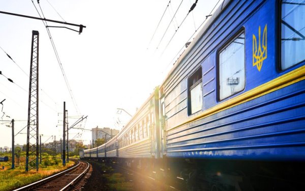 Укрзалізниця додала 12 нових рейсів і оновила графік руху потягів на літо