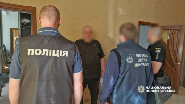 Миллионы в декларациях, наличные деньги и элитные авто: полиция пришла с обысками к чиновникам ВЛК