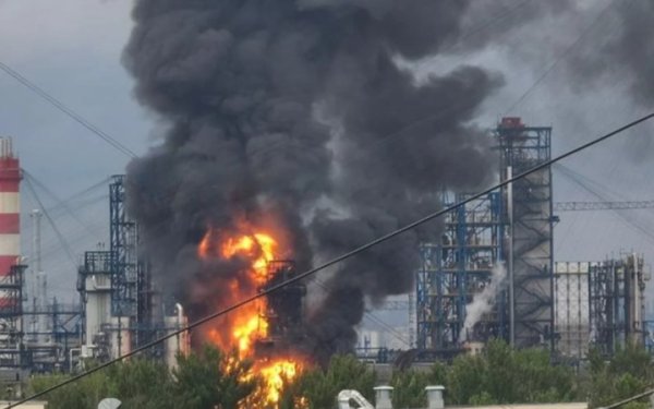У Москві після атаки дронів горить НПЗ в районі Капотня, – ЗМІ