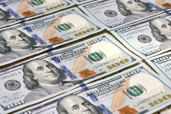 Скільки будуть коштувати 100 доларів в Україні до 21 червня: свіжий прогноз банкіра