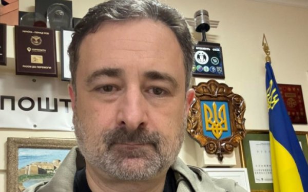 Смілянський назвав ймовірні причини, чому президент відправив Орден Білого Орла не “Укрпоштою”
