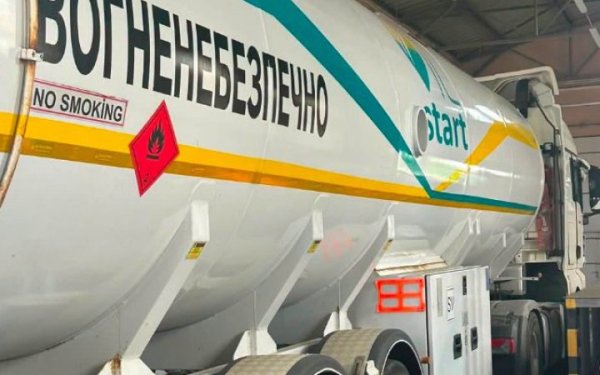 На кордоні з Молдовою у автоцистерні з написом «Вогненебезпечно. No smoking» знайшли величезну партію сигарет