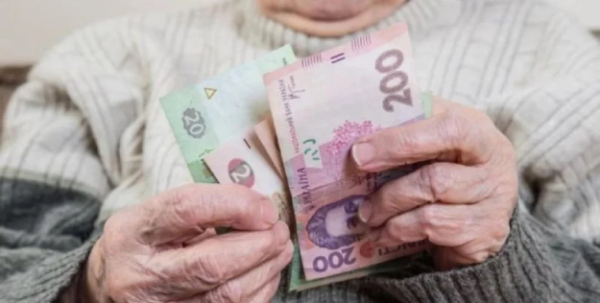 Где украинцы получают пенсии: 83% пользуются банками, 17% — Укрпочтой.