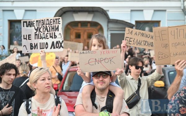 У Києві та інших містах четвертий день тривають мітинги проти відставки Михайла Федорова