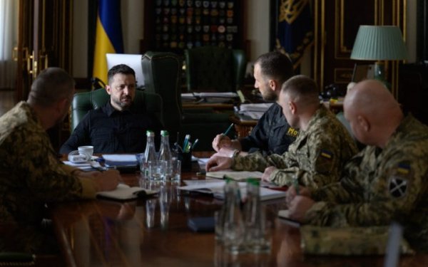 Зеленський після доповідей Драпатого, Скибюка та Хмари: Генштаб готує системні зміни, Україна оновила список для мідстрайків