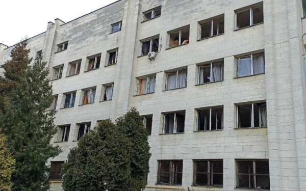 Під час атаки в Києві постраждали корпуси КНУ імені Тараса Шевченка на ВДНГ і гуртожиток